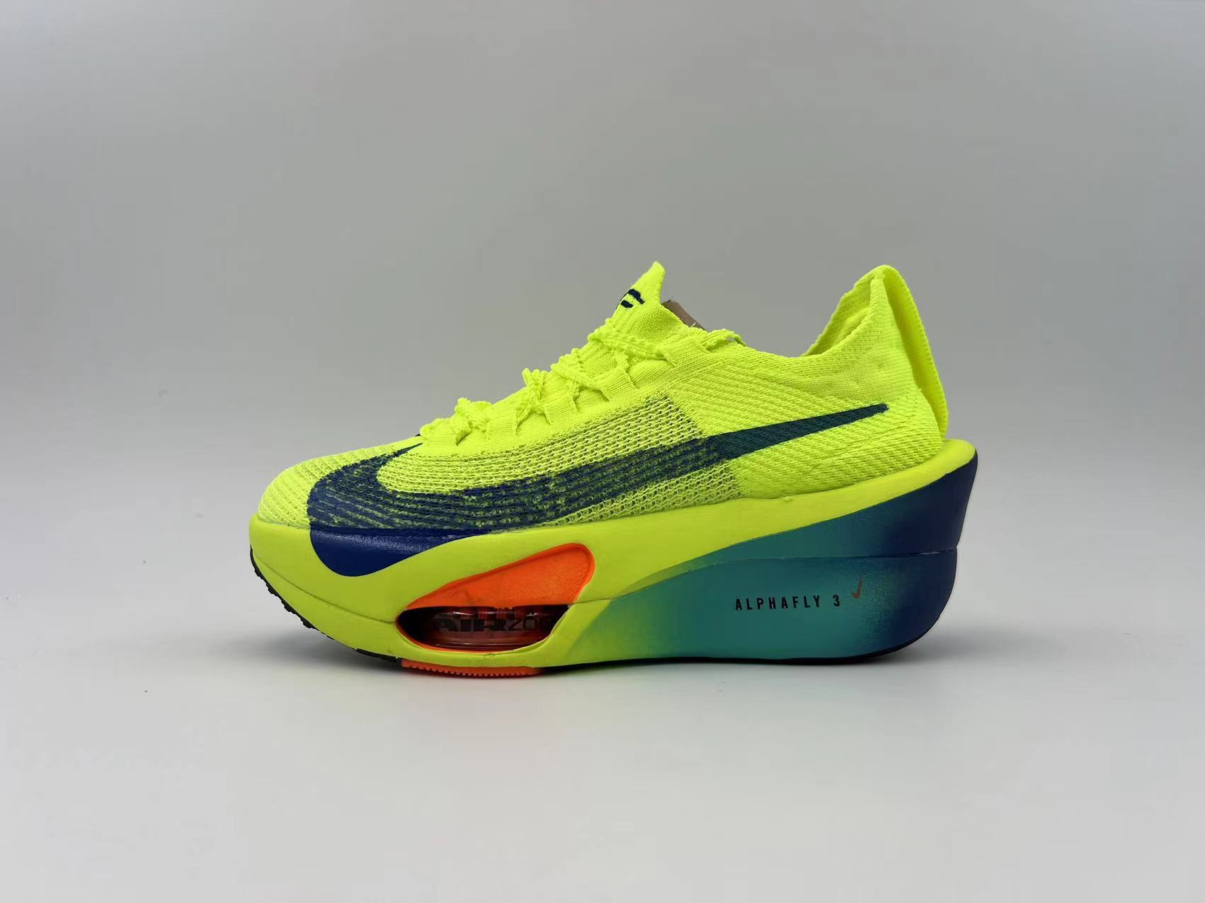 NIKE 3