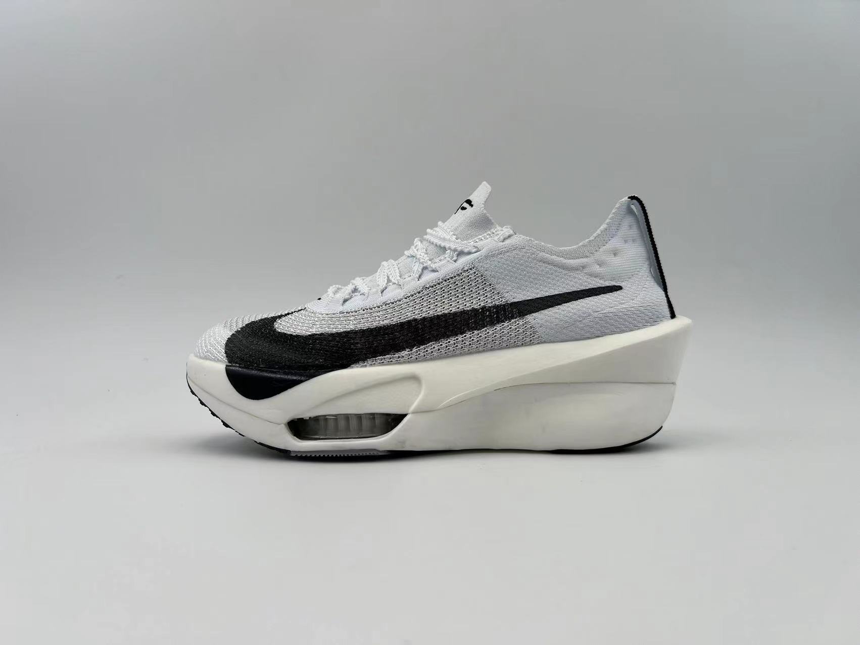 NIKE 3