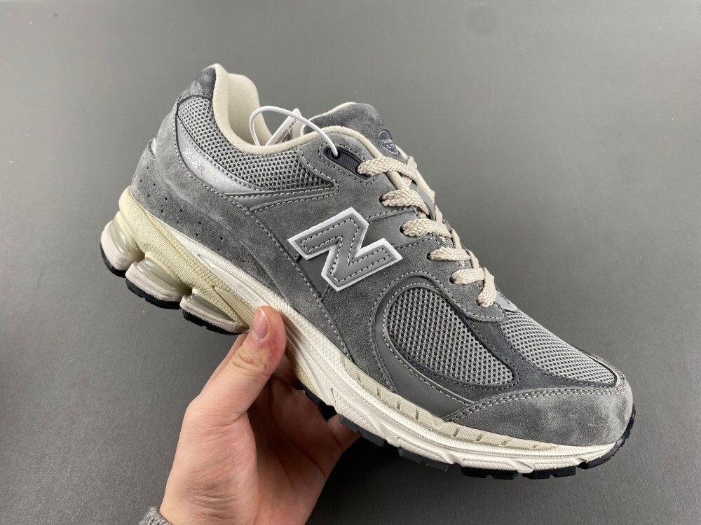 new balance NB 2002