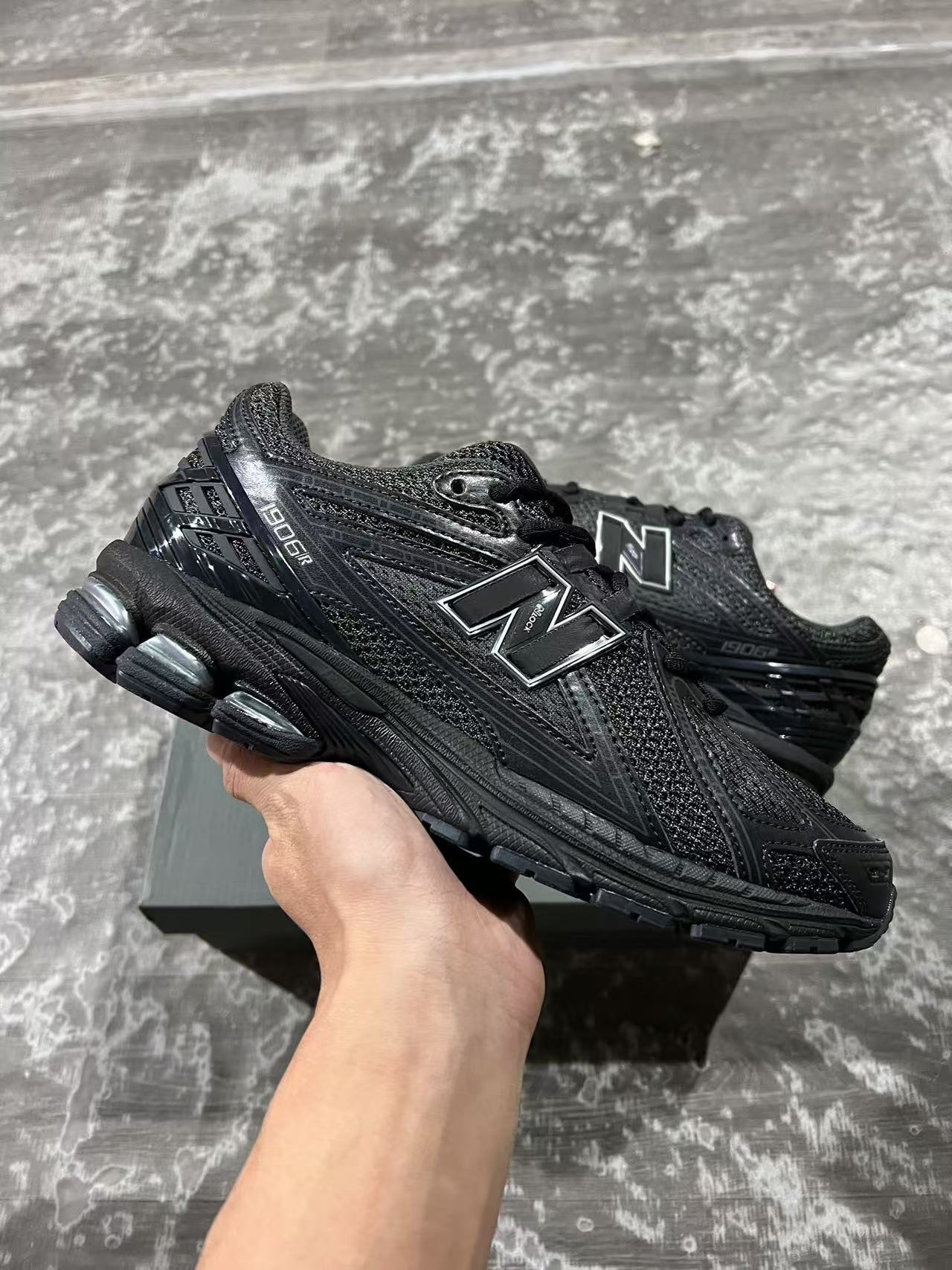 js-New Balance 1906Rr Black Metallic
