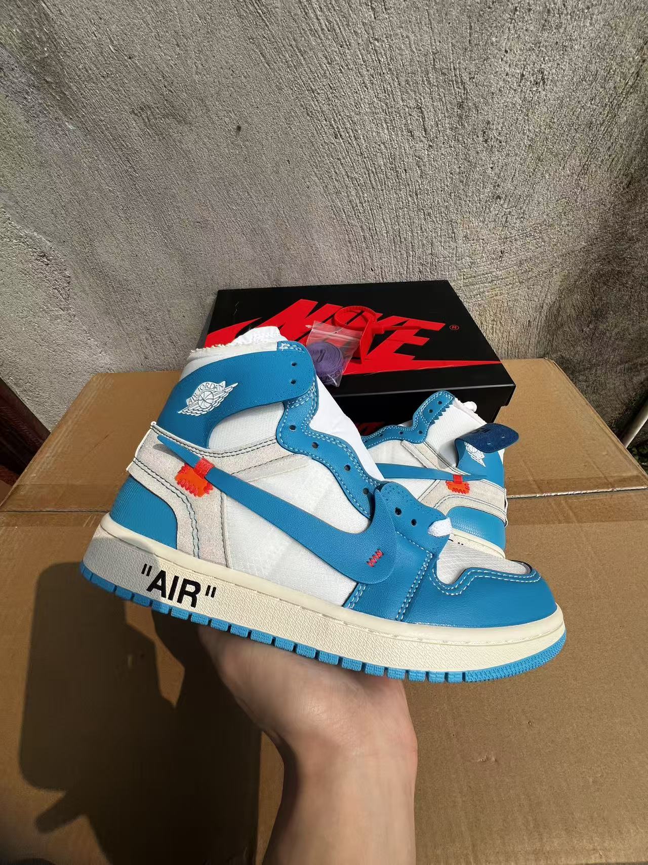 T-OFF-WHITE x Air Jordan 1 "UNC"