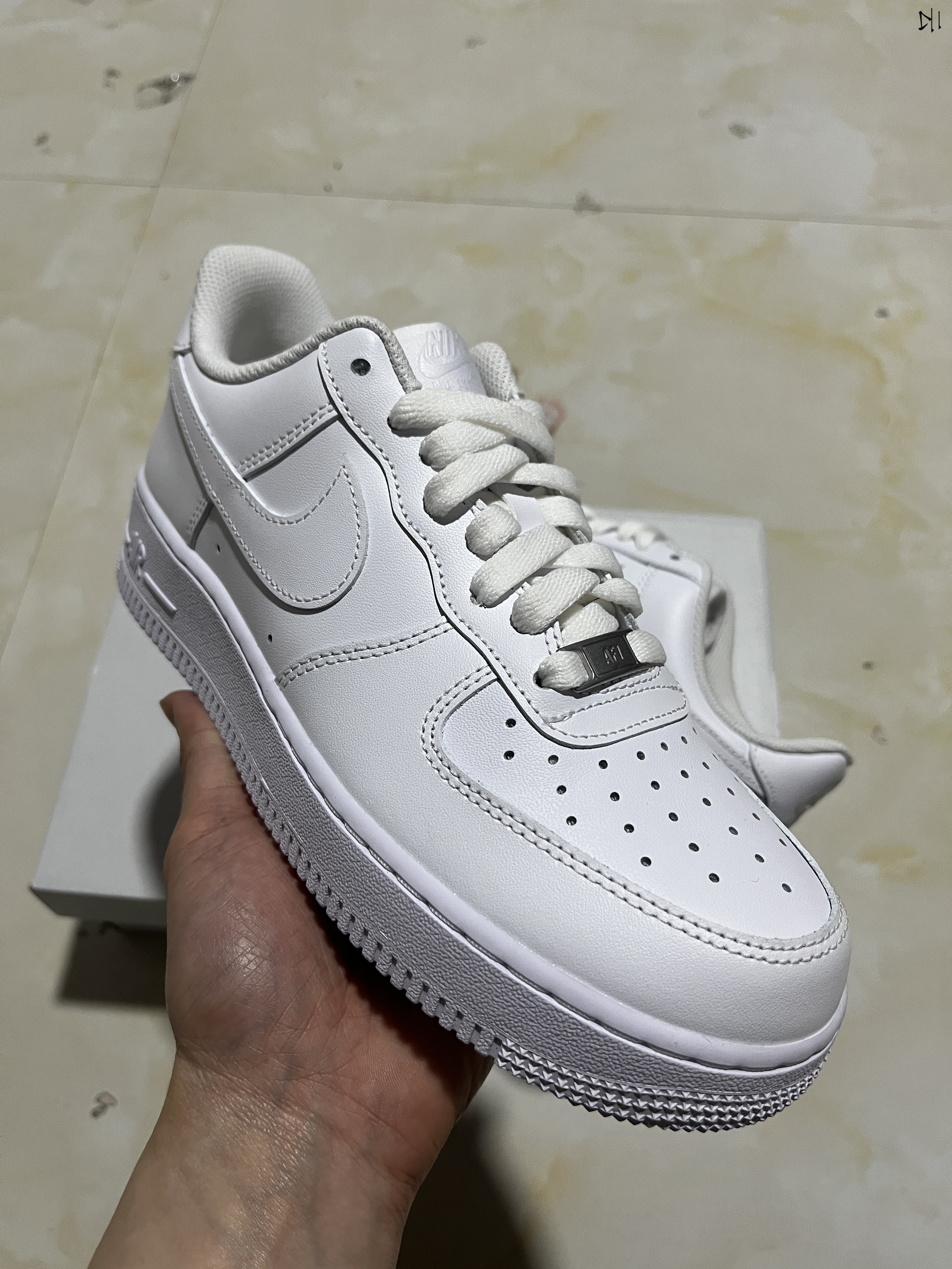 AF1 A