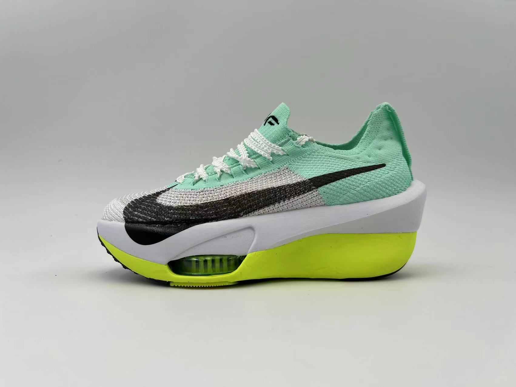 NIKE 3