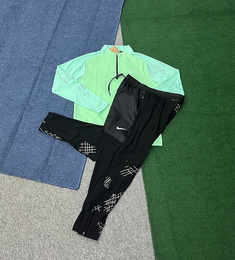 Woven Track Shorts V189
