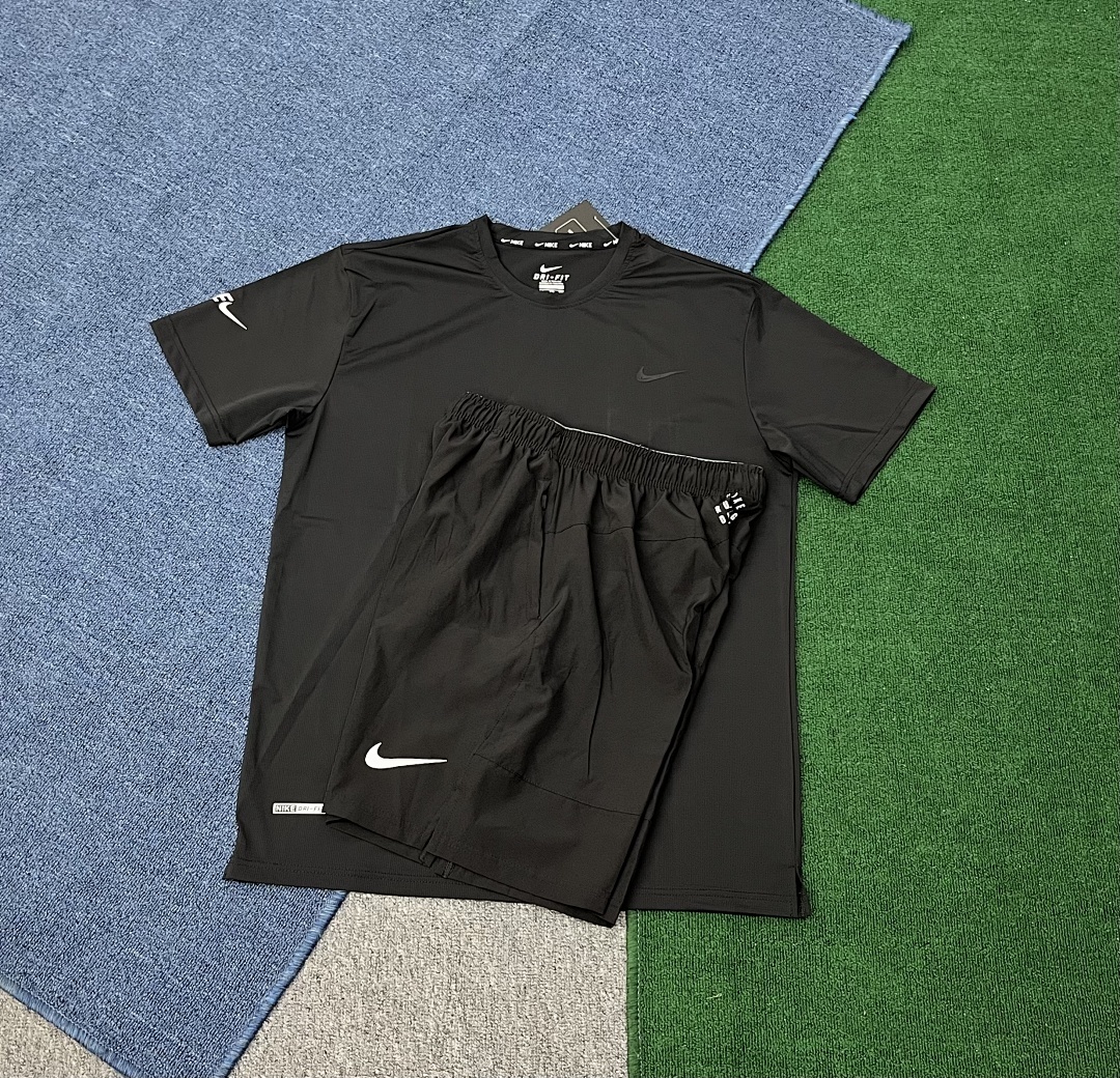 Woven Track Shorts V209