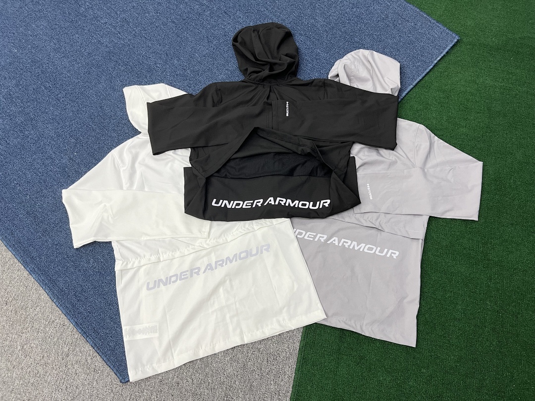 Sportswear Club Tee V213