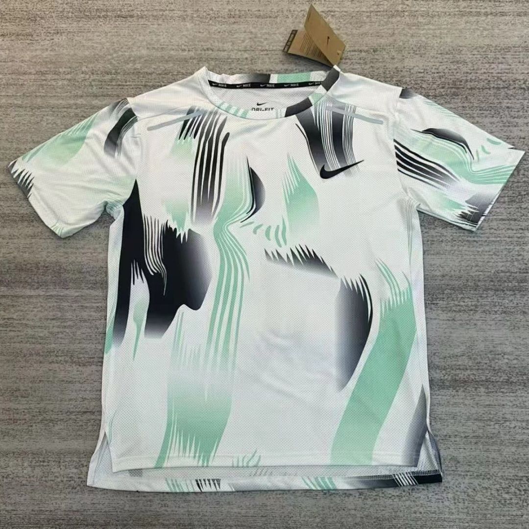 Sportswear Club Tee V216