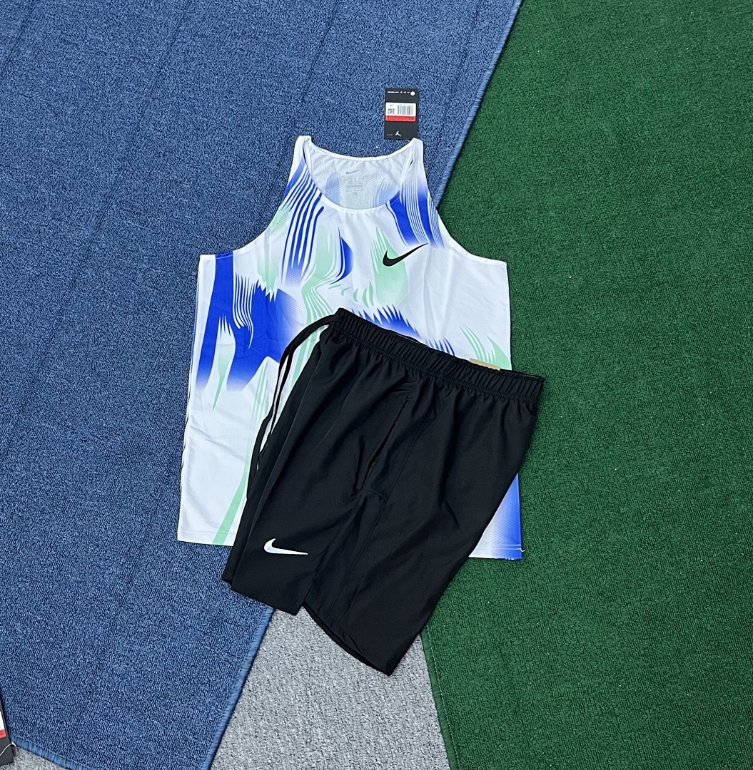 Sportswear Club Tee V221