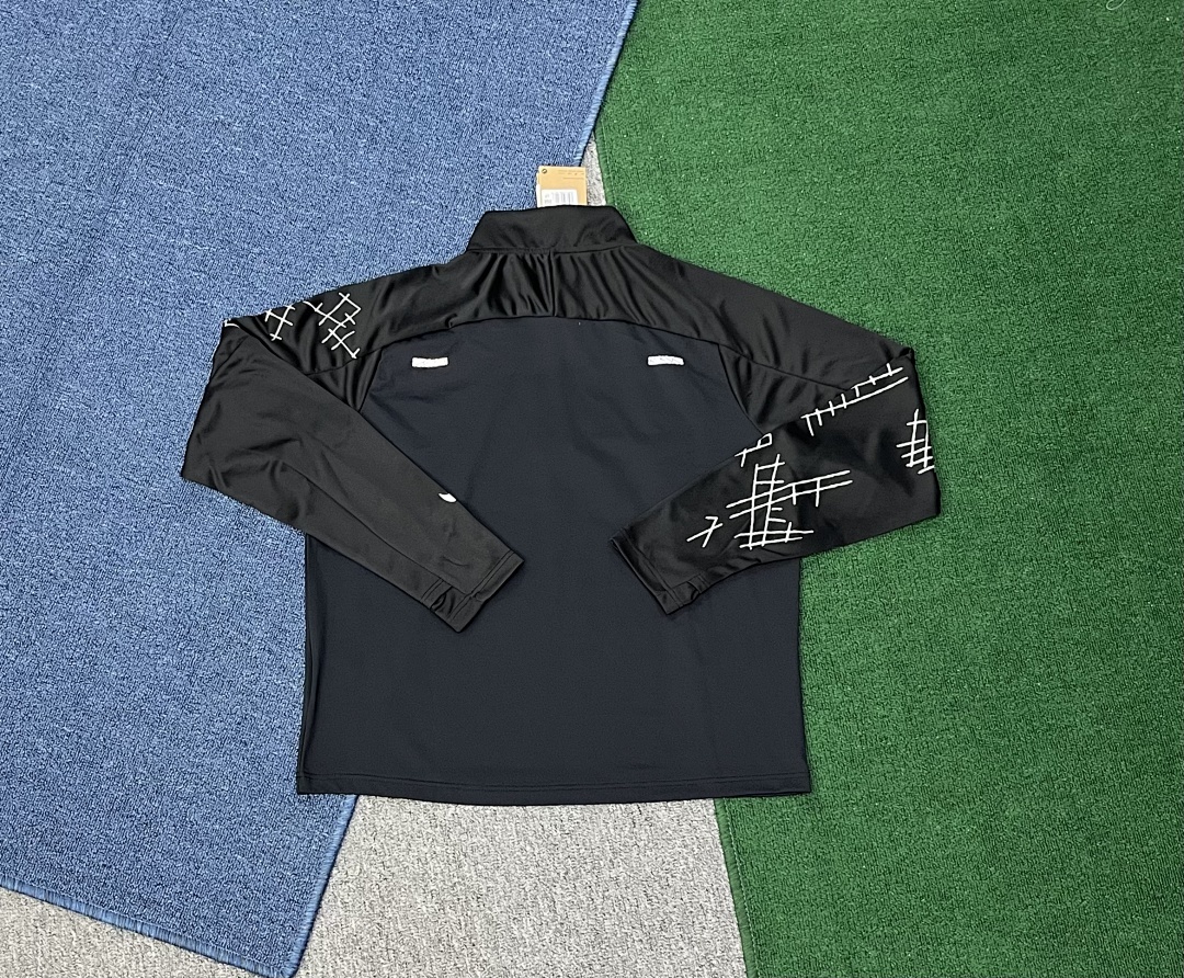 Sportswear Club Tee V226