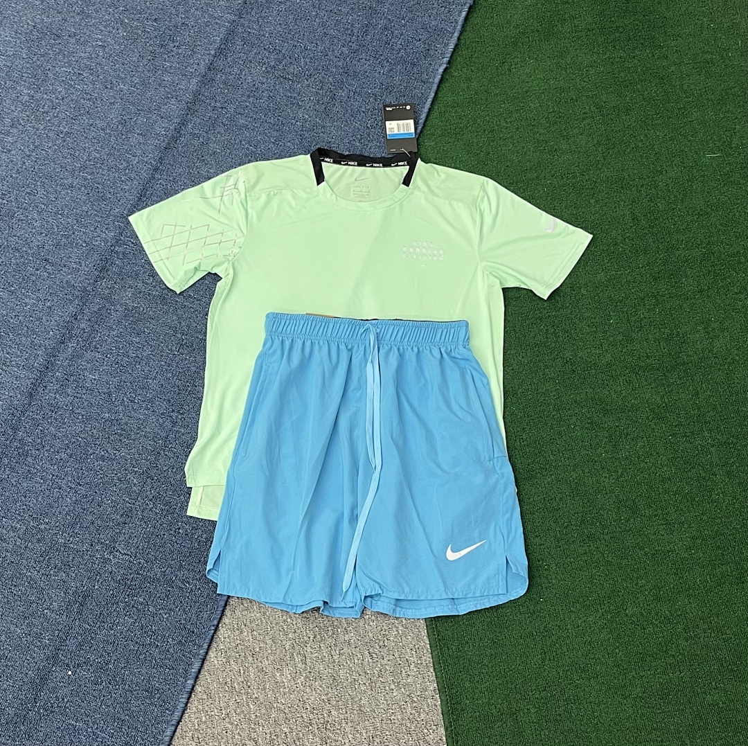 Sportswear Club Tee V258