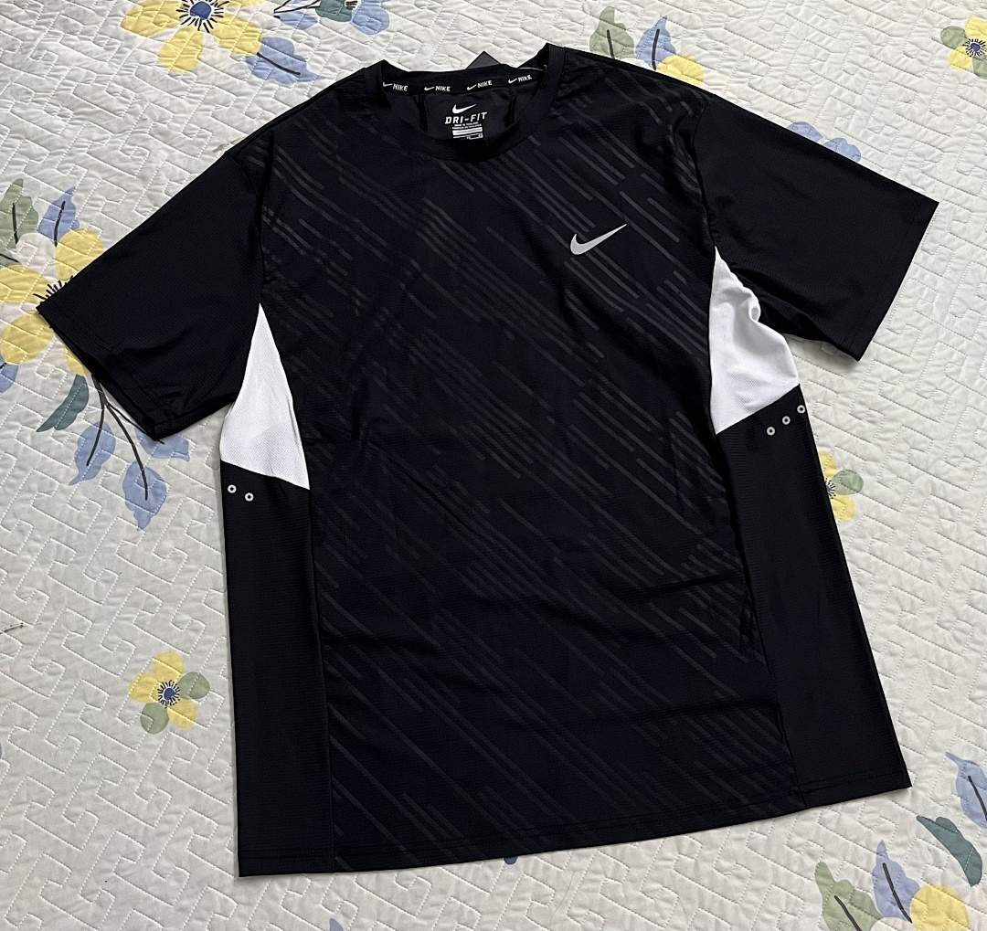 Activewear Graphic Tee V260