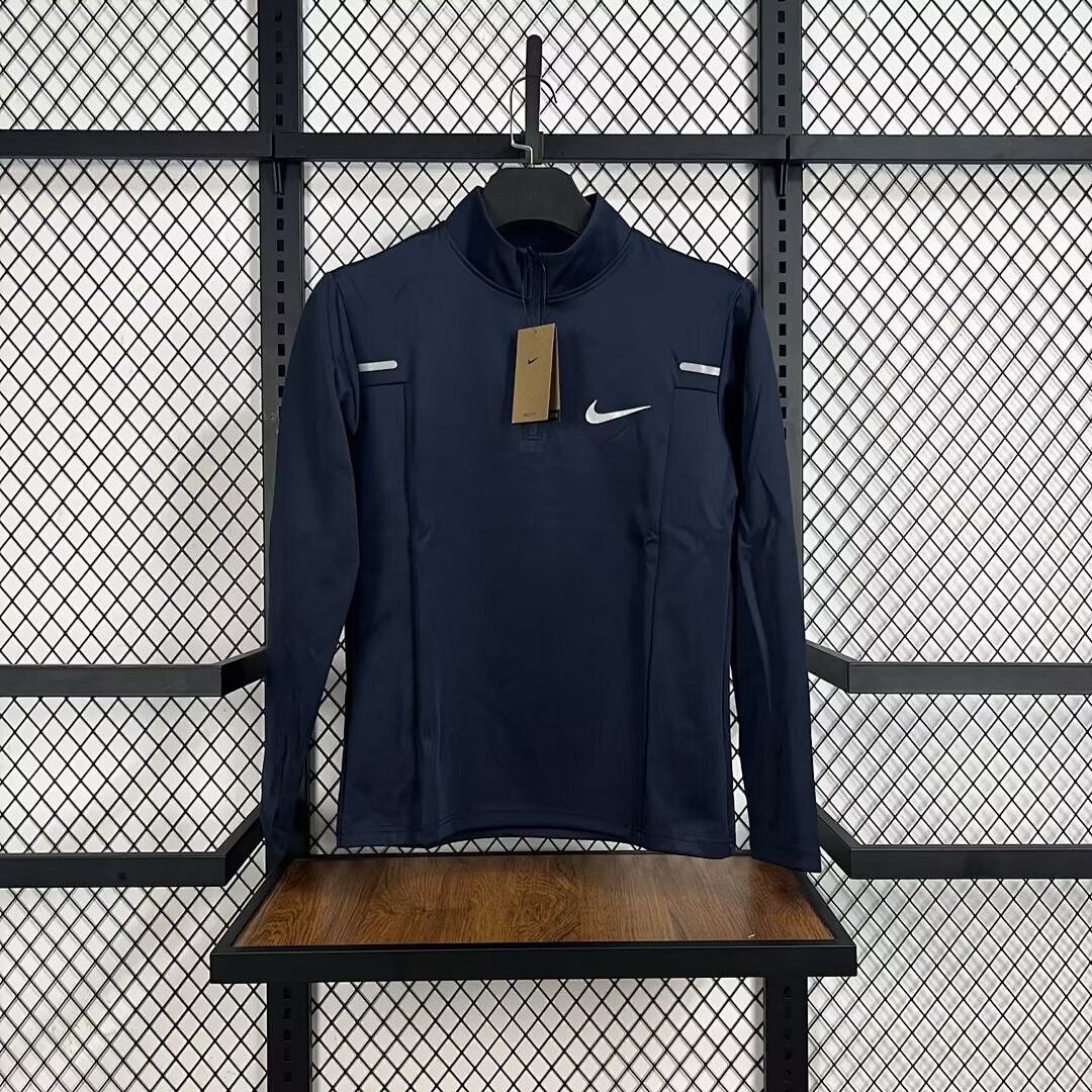 Sportswear Club Tee V262