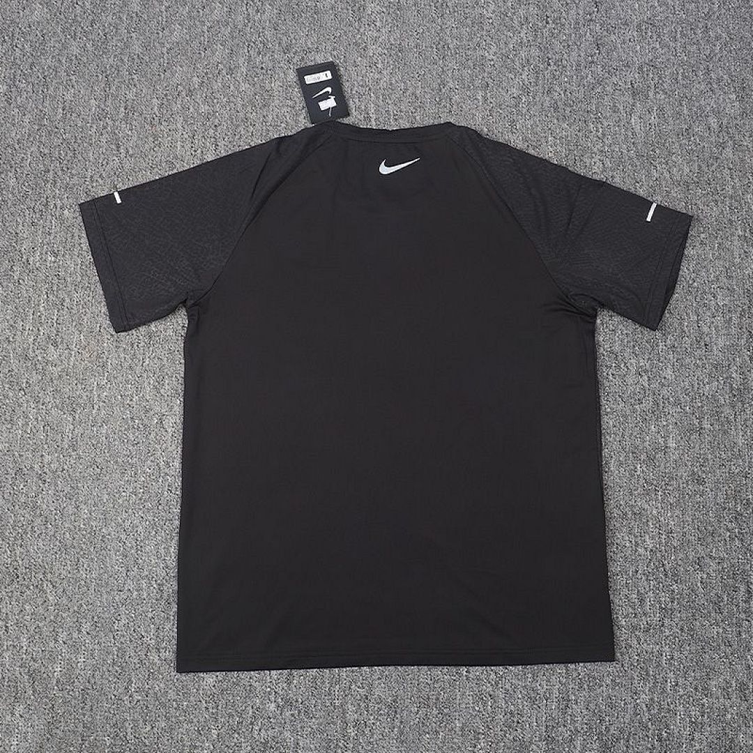 Sportswear Club Tee V265
