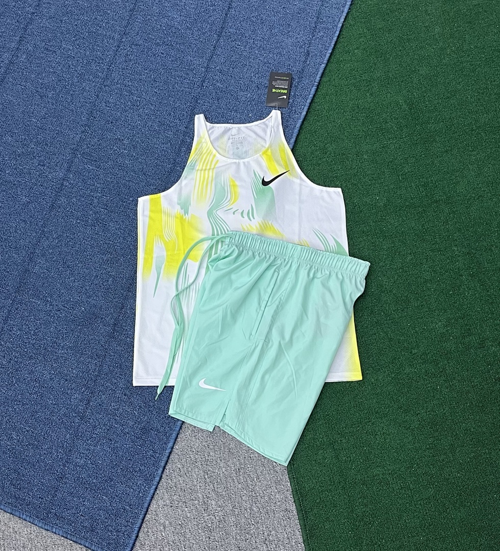 Activewear Graphic Tee V270