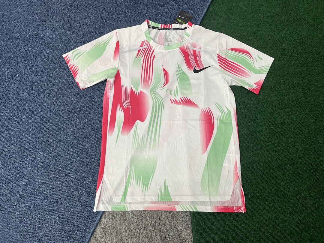 Activewear Graphic Tee V271