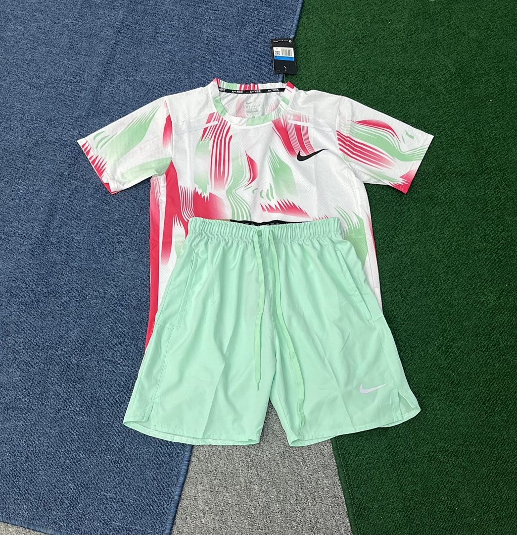 Sportswear Club Tee V276