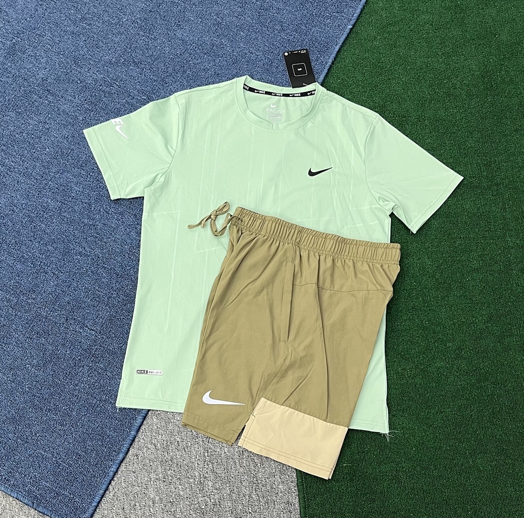 Activewear Graphic Tee V278