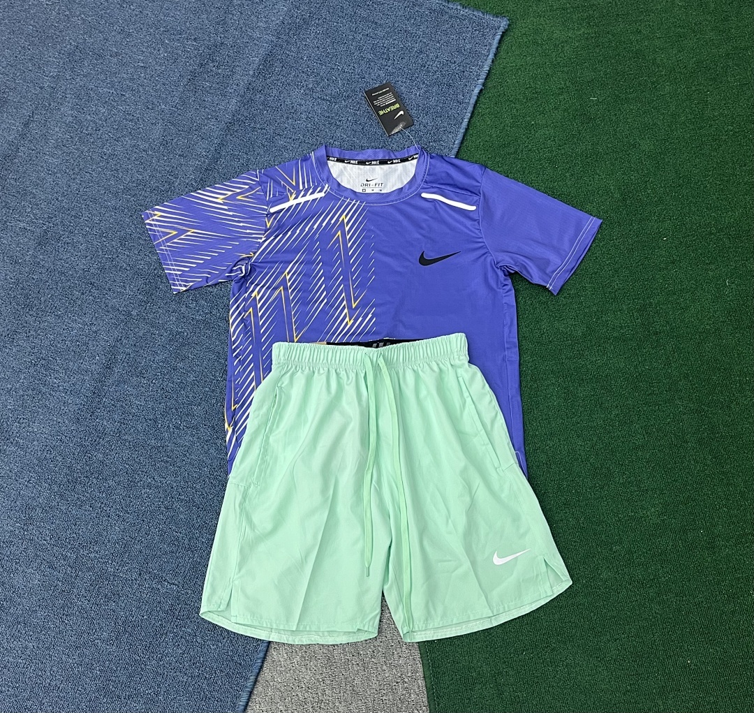 Sportswear Club Tee V280