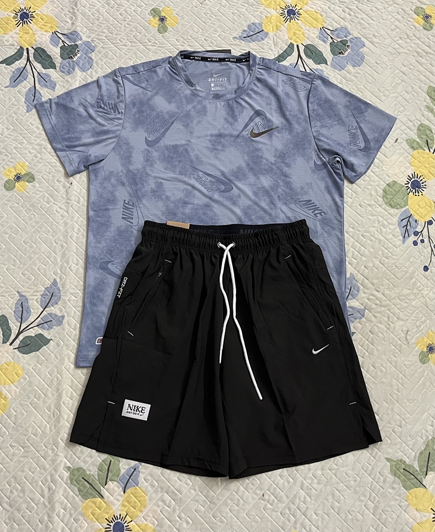 Sportswear Club Tee V296