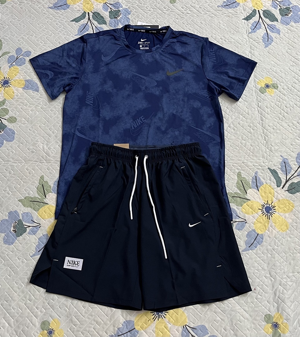 Sportswear Club Tee V305
