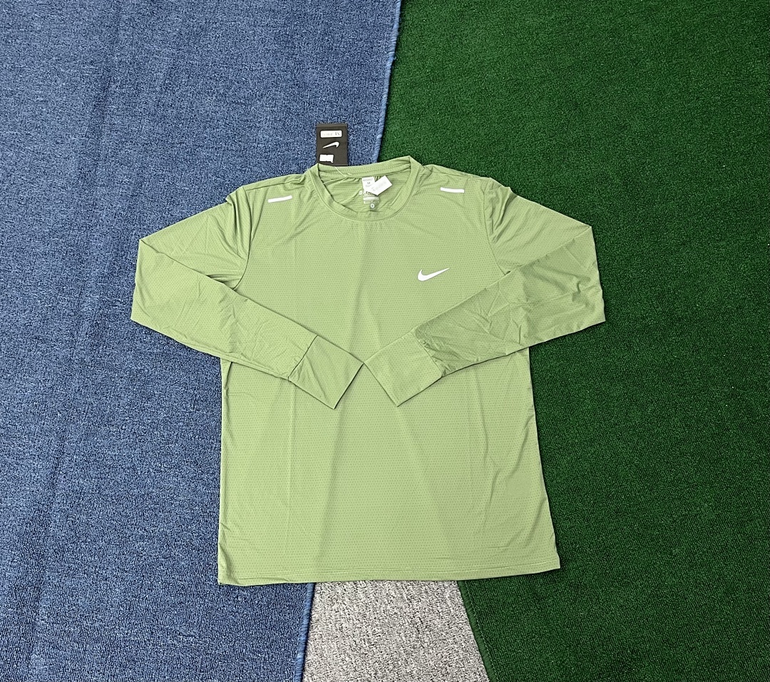 Sportswear Club Tee V312