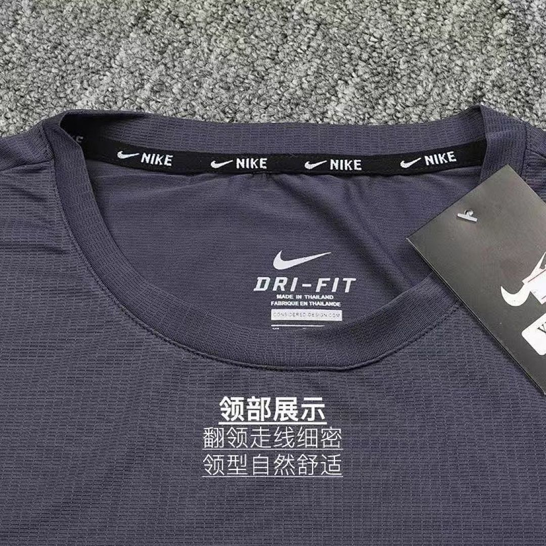 Sportswear Club Tee V316